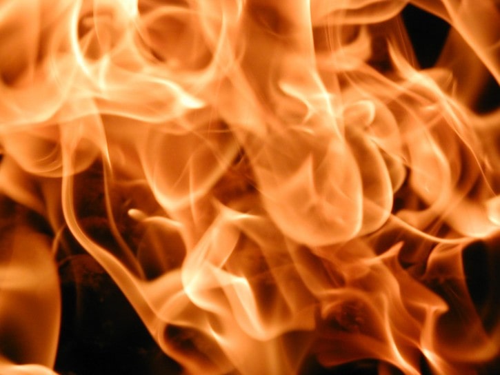 fire-close-up-texture_w725_h544